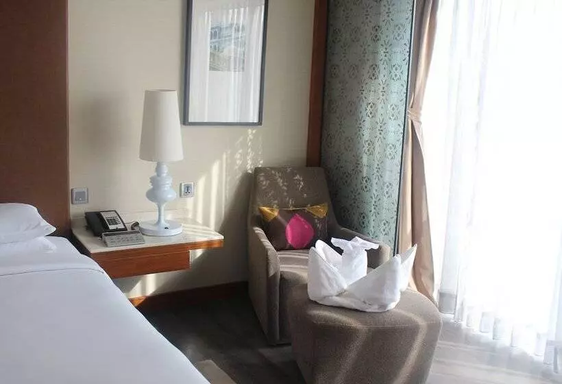 キングサイズベッドのスタンダードルーム, Hyatt Ahmedabad