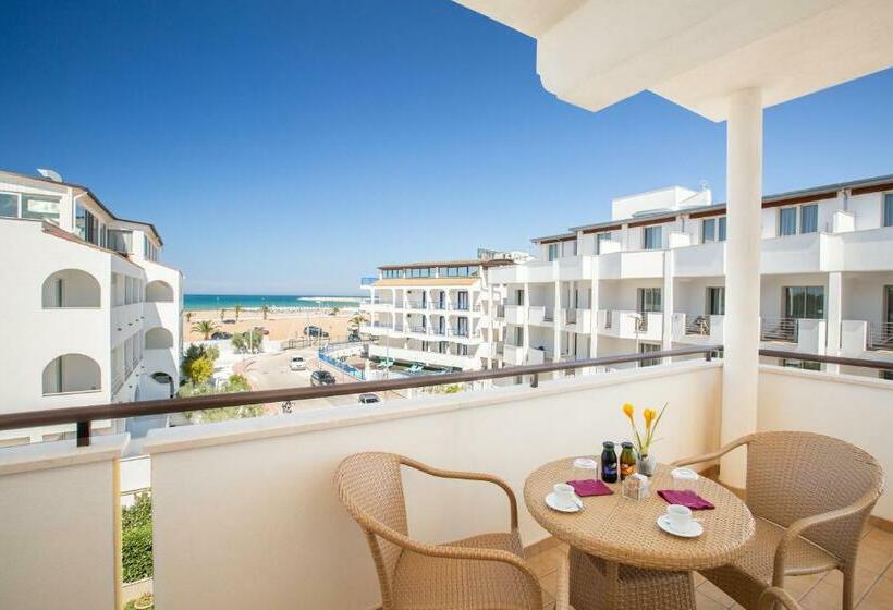 스탠다드 트리플 발코니 룸, Marc