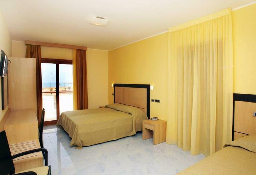 Quarto Triplo Estandar com Sacada, Marc