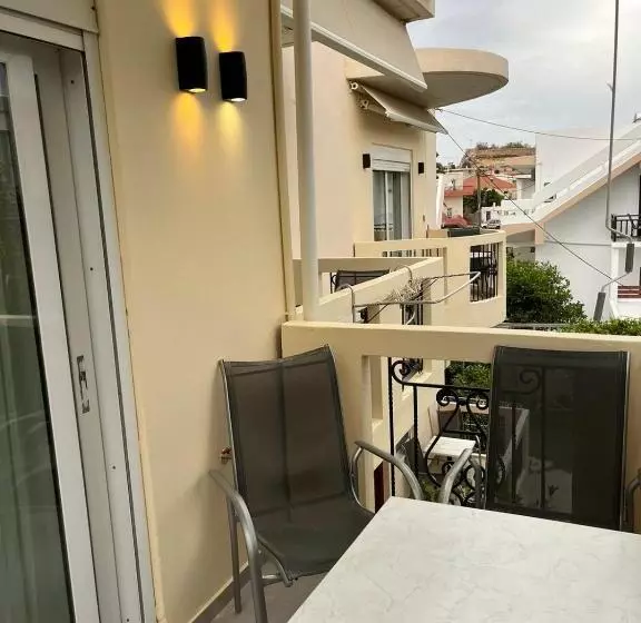 スタンダードスタジオ, Mediterranean Sea Top Floor