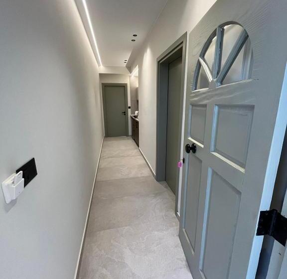 דירת חדר, Mediterranean Sea Top Floor