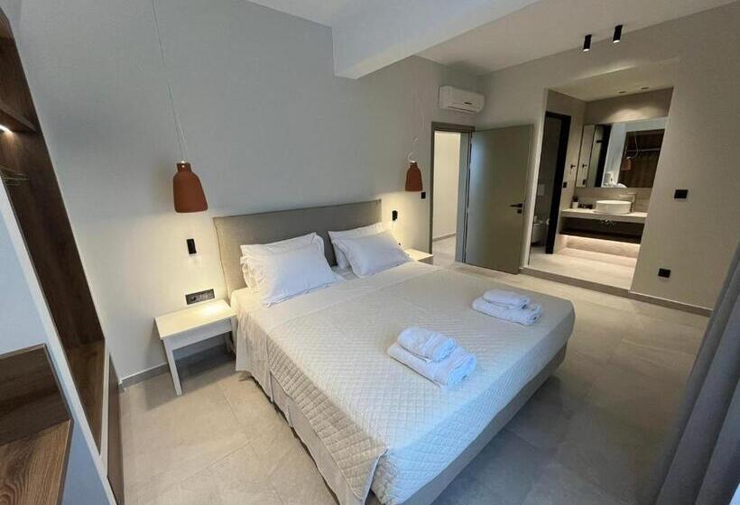 דירת חדר, Mediterranean Sea Top Floor