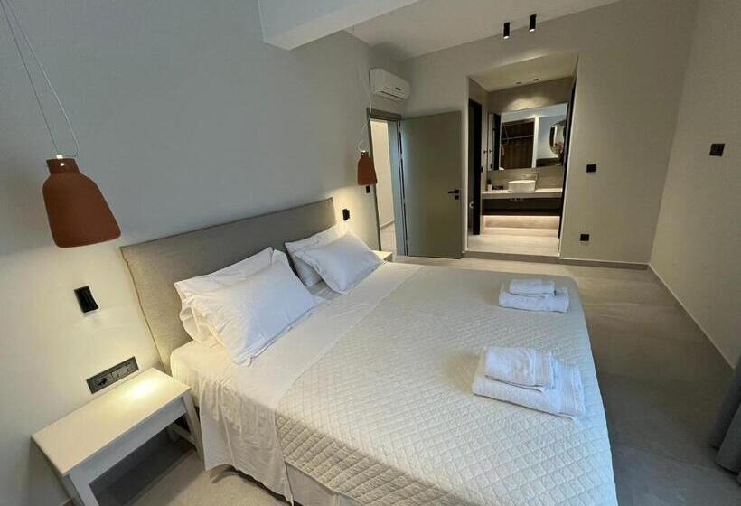 דירת חדר, Mediterranean Sea Top Floor