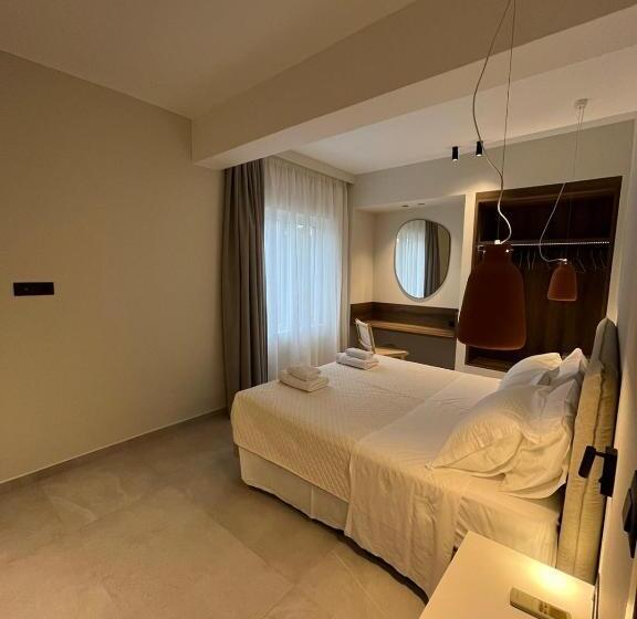 דירת חדר, Mediterranean Sea Top Floor