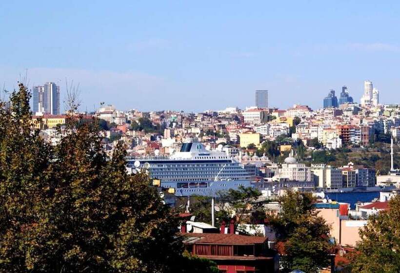 Pokój Standard Trzyosobowy, Modern Sultan