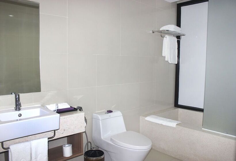 جناح مزود بحمام سباحة, Cross Vibe Paasha Atelier Bali Kuta