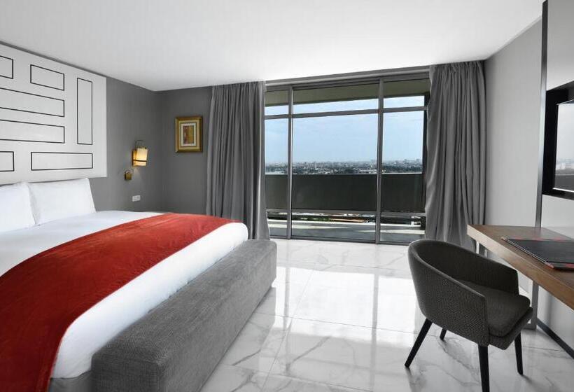 سوئیت با تخت بزرگ, Sofitel Abidjan Hotel Ivoire