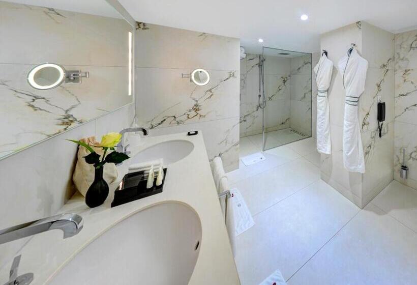 سوئیت جونیور با تخت بزرگ, Sofitel Abidjan Hotel Ivoire