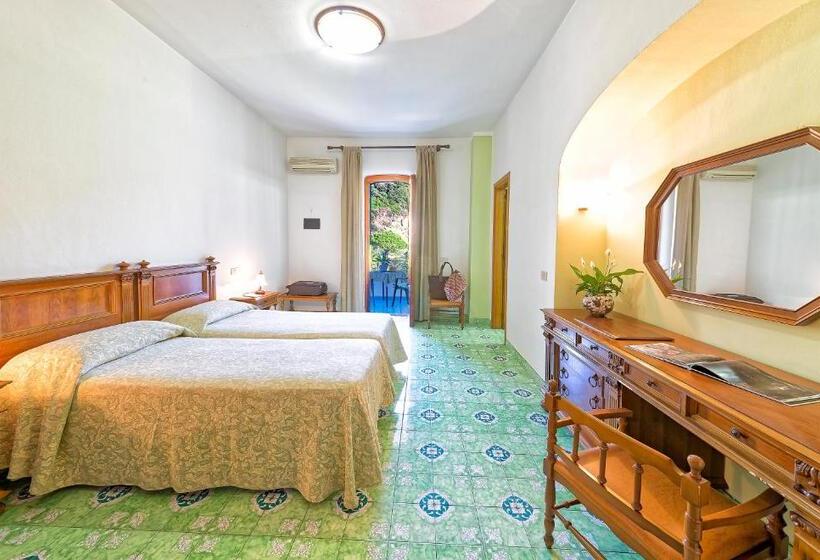 Camera Standard Vista Giardino, Zaro