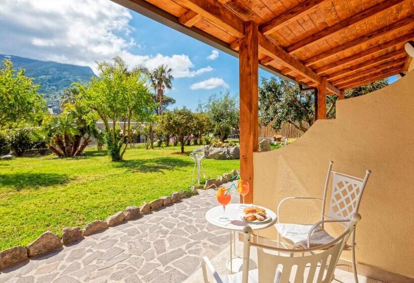 Camera Superiore Vista Giardino, Zaro