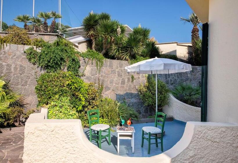 Camera Tripla Comfort, Zaro