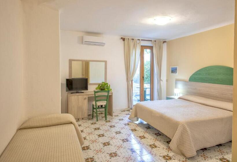 Camera Tripla Comfort, Zaro