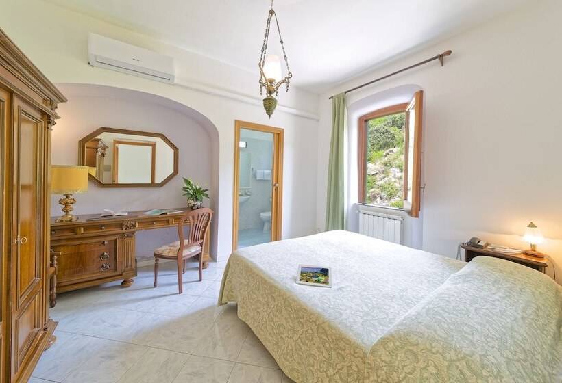 Camera Economy, Zaro