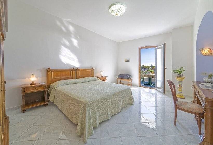 Camera Tripla Comfort, Zaro