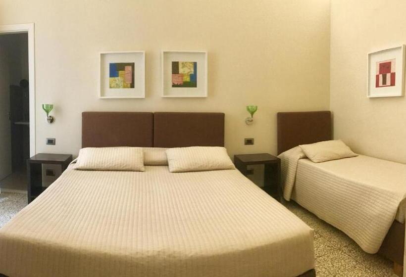 اتاق استاندارد سه نفره, Sangiuliano114 B&b