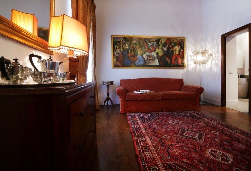 Королевский Люкс, Tenuta Ponziani   Griffin S Resort
