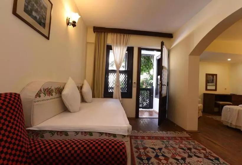 スーペリアトリプルルーム, Villa Konak