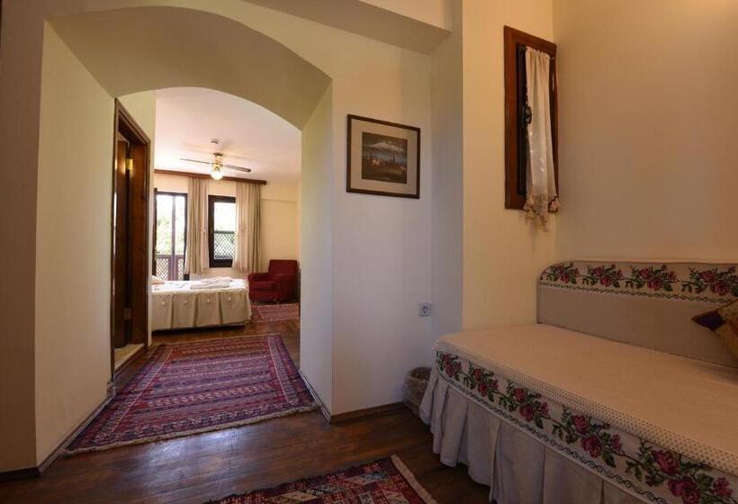 수피리어 트리플 룸, Villa Konak