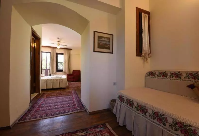 スーペリアトリプルルーム, Villa Konak