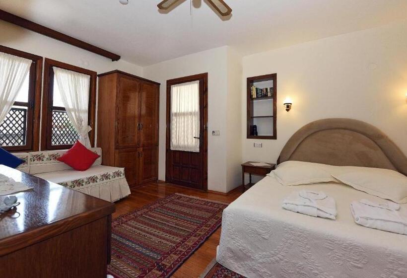 수피리어 트리플 룸, Villa Konak