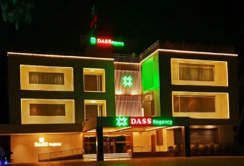 חדר דלוקס, Dass Regency