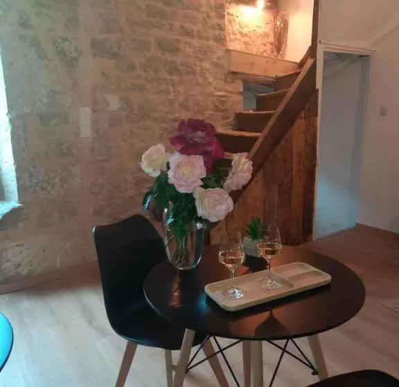 Cameră Standard, Chez Collette