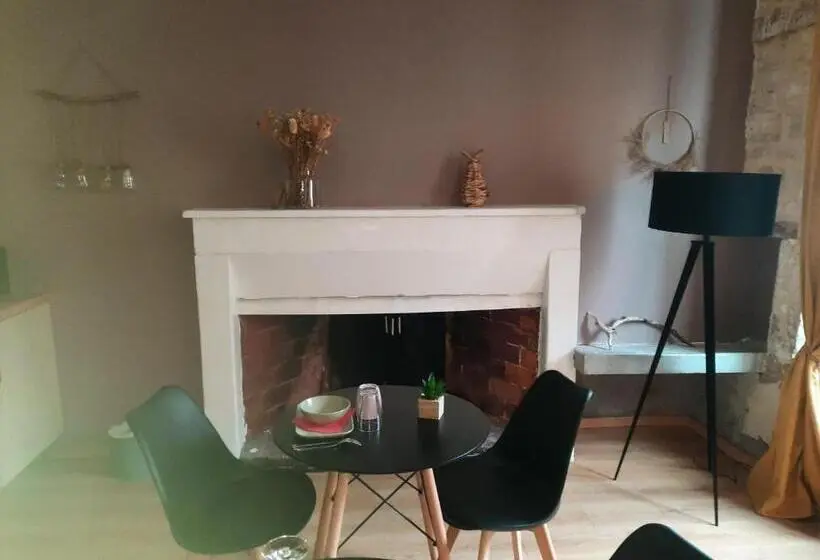 Cameră Standard, Chez Collette