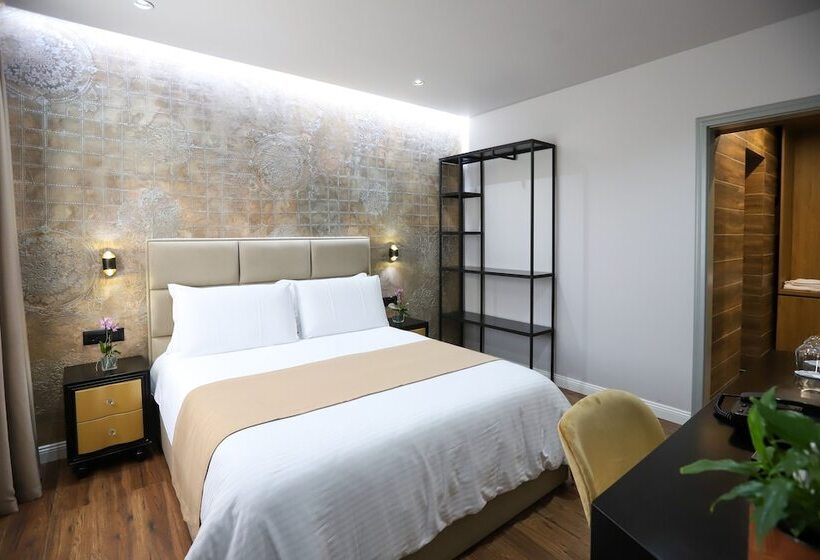 חדק דלוקס עם ג'קוזי, Imperator