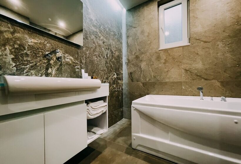 חדק דלוקס עם ג'קוזי, Imperator