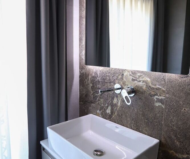 חדק דלוקס עם ג'קוזי, Imperator