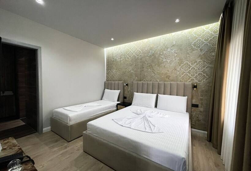 חדר דלוקס לשלושה, Imperator