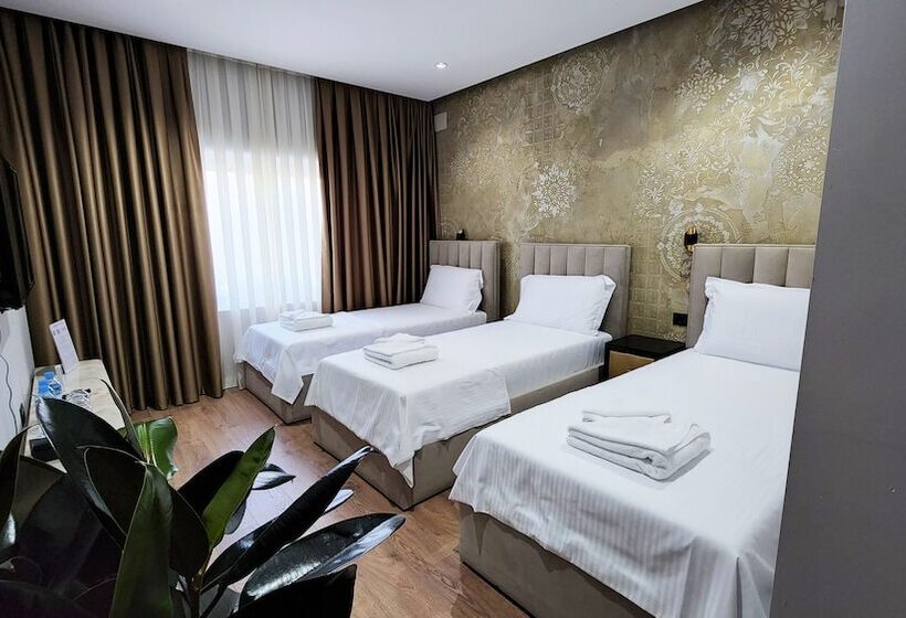 חדר בסיסי לשלושה, Imperator