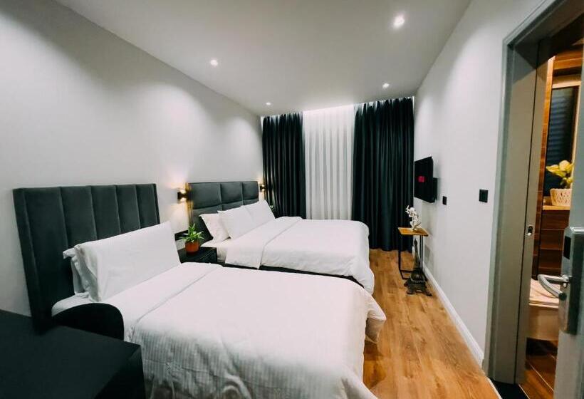 חדר דלוקס לשלושה, Imperator