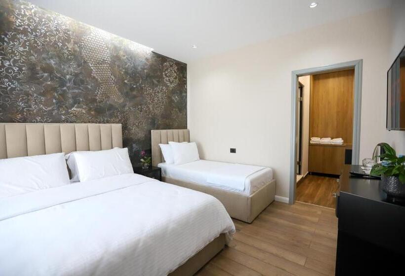 חדר דלוקס לשלושה, Imperator