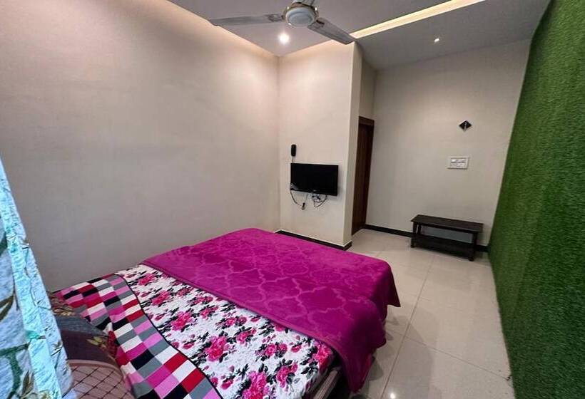 スタンダードルーム, The Galaxy Near Udaipur Airport