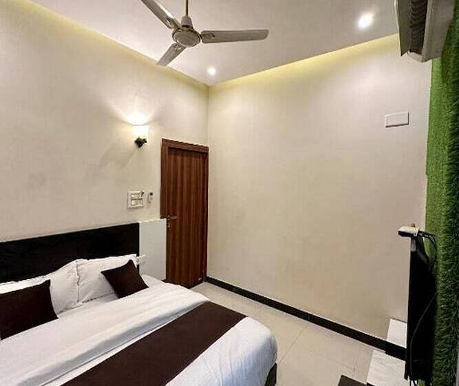 デラックスルーム, The Galaxy Near Udaipur Airport