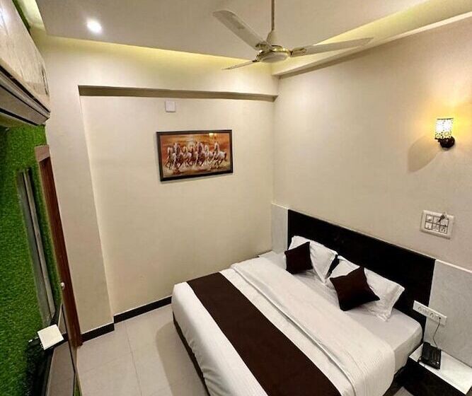 デラックスルーム, The Galaxy Near Udaipur Airport