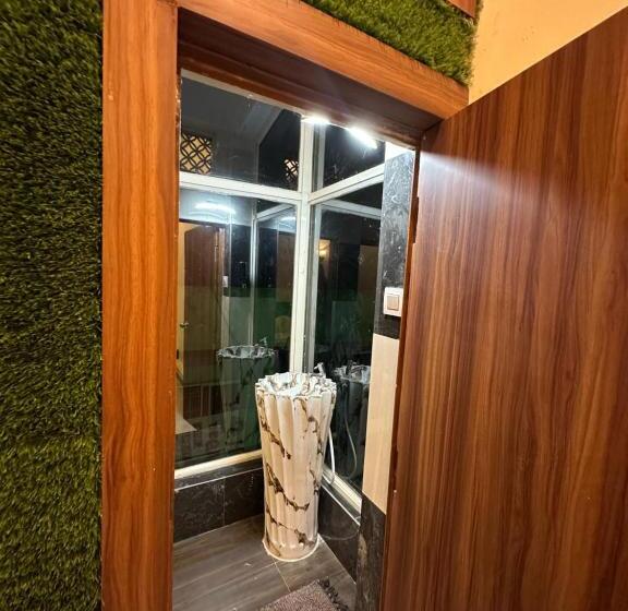 デラックスルーム, The Galaxy Near Udaipur Airport