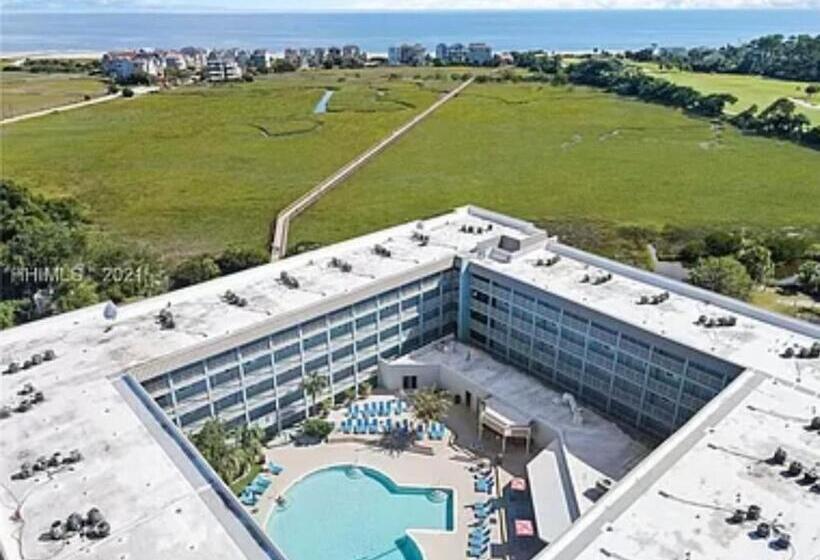 חדר משפחתי, The Rustic Anchor