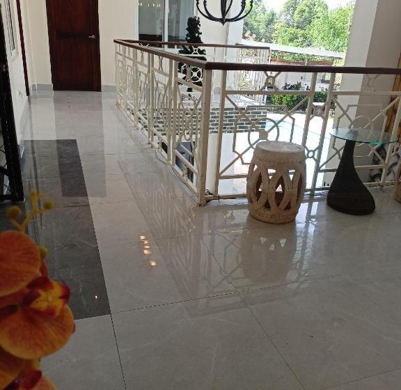 اتاق لوکس خانوادگی, Elicon Suites