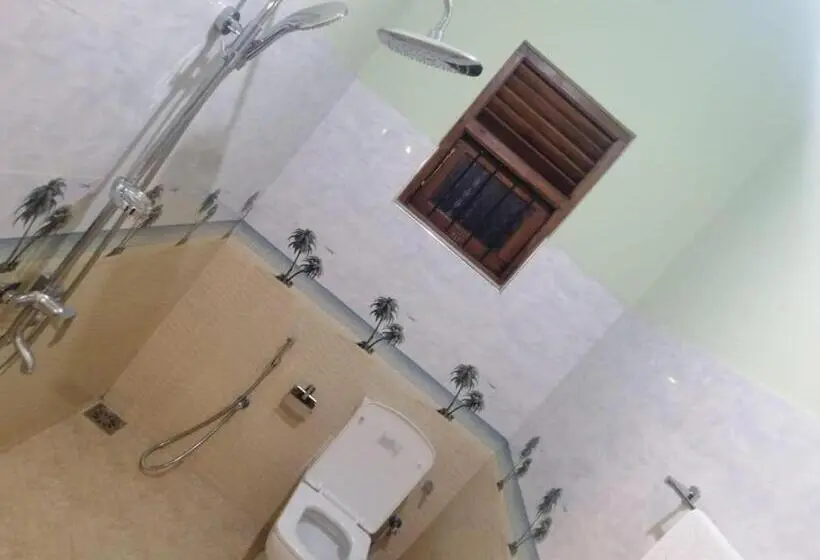 Deluxe Kolmen Hengen Huone, Lahiru Airport Villa
