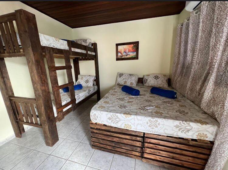 اتاق خانوادگی, Hostel Flor Do Caribe