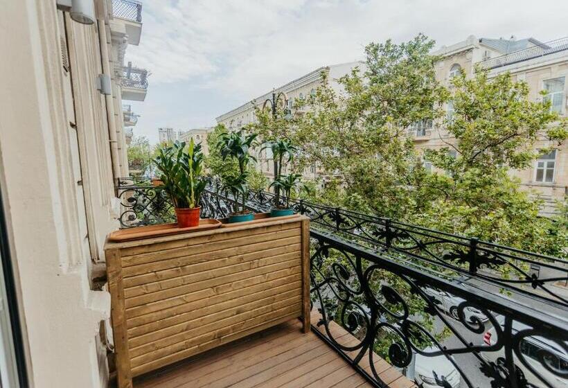 اتاق لوکس با بالکن, Callisto