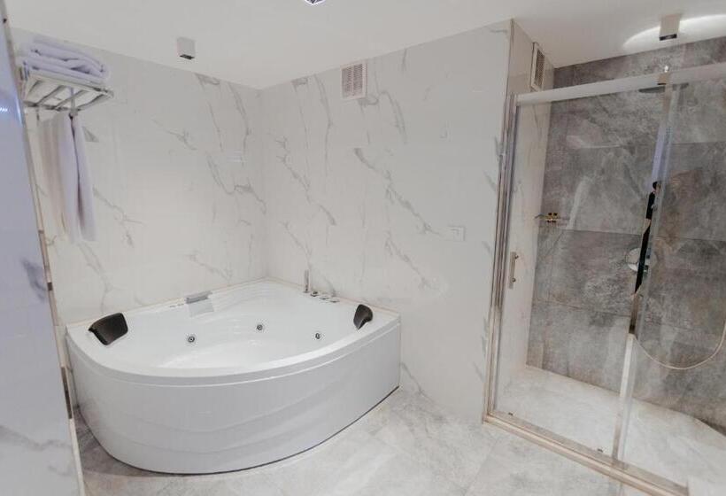 سوئیت با تخت بزرگ, Callisto