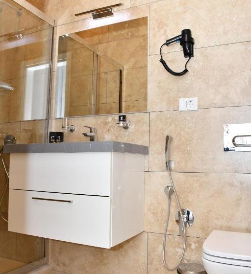 اتاق استاندارد با بالکن, Callisto