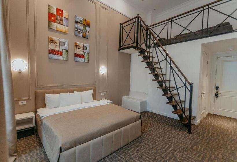 اتاق لوکس خانوادگی, Callisto