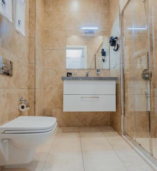 اتاق لوکس, Callisto