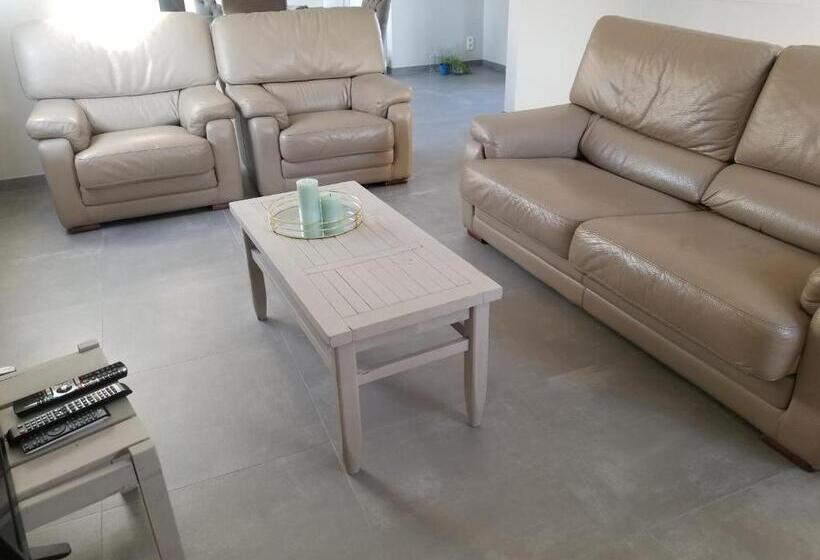 شقة غرفة واحدة, Côté Grange