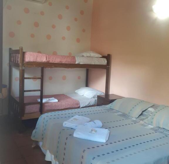 4인용 스탠다드 룸, Hostal Candelaria