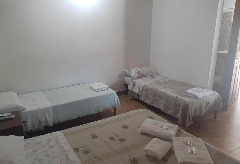 غرفة عائلية, Hostal Candelaria
